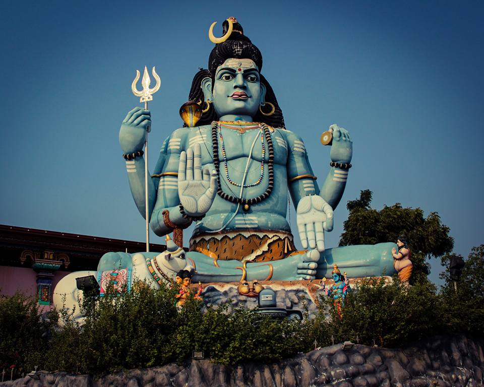 Yoga et religion ? Comprendre leurs liens. - Shiva Yoga